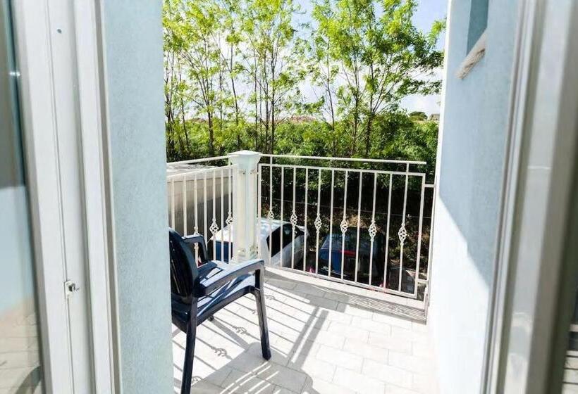 استودیوی استاندارد, Residence La Villetta