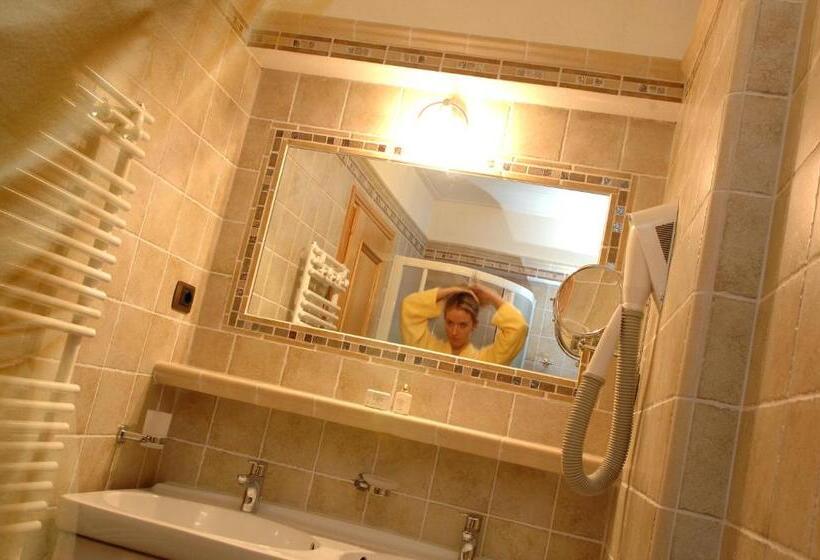 דירת חדר, Residence Lastè