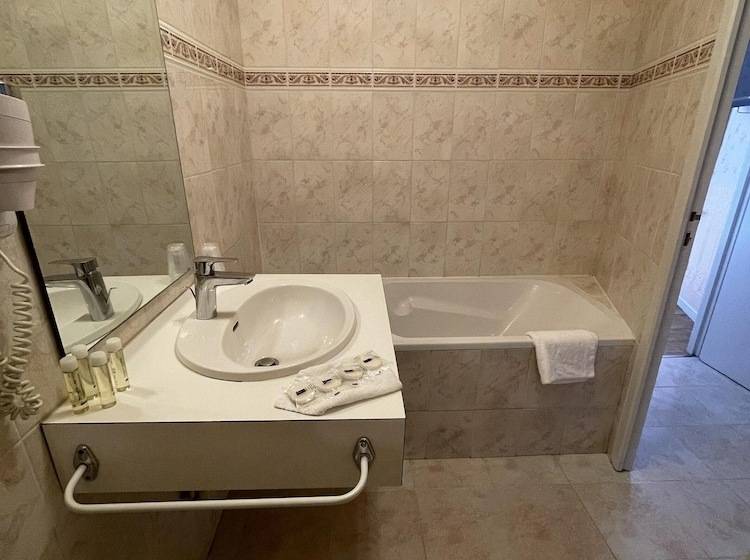 家庭小型套房, Château De La Berchère