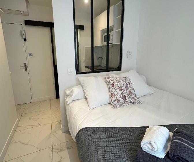 استودیوی استاندارد, Beatrice Et Emmanuel Meublé Eiffel