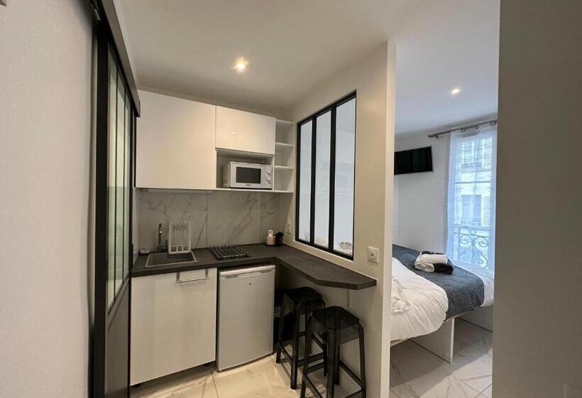 استودیوی استاندارد, Beatrice Et Emmanuel Meublé Eiffel