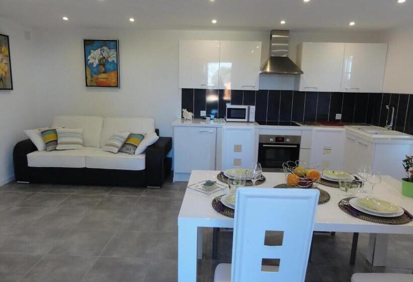 דירת חדר דלוקס, Au Reveil Des Cigales