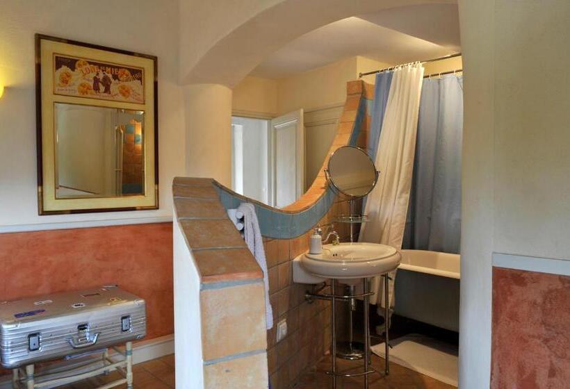 غرفة قياسية, Une Campagne En Provence