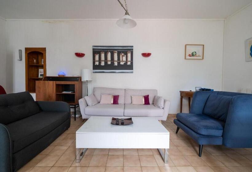 ２ベッドルームアパートメント, Alexandra Apartments