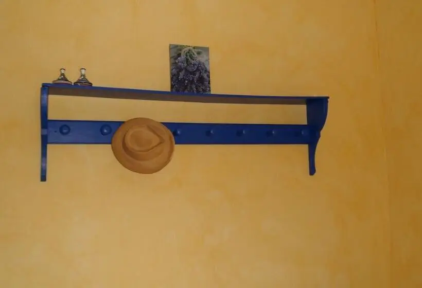 Standard Kolmen Hengen Huone, La Ferme Aux Abeilles