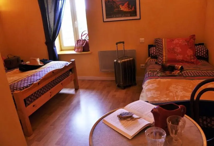 Standard Kolmen Hengen Huone, La Ferme Aux Abeilles