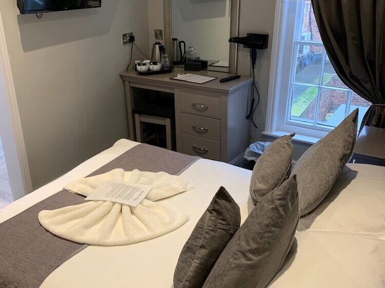 חדר דלוקס, Lil S Bar And Bistro