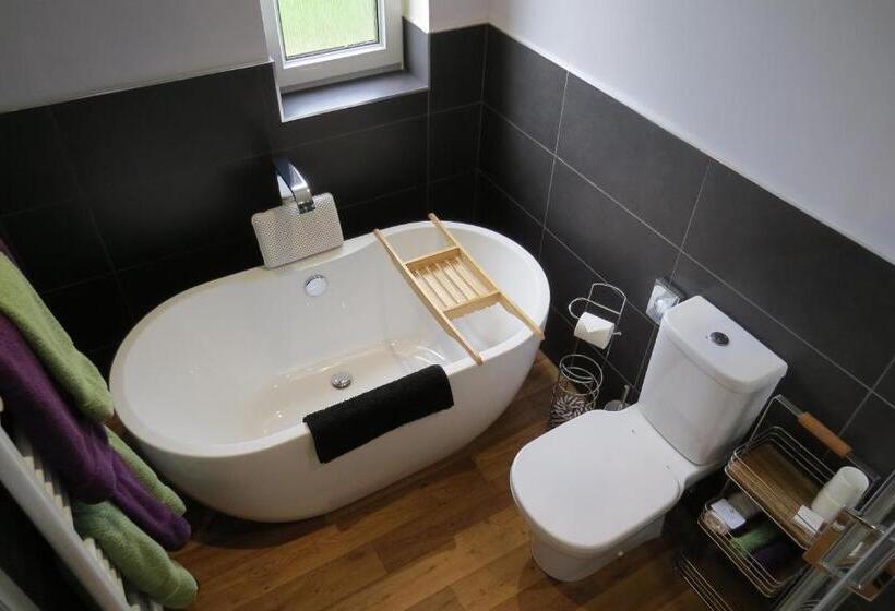 غرفة قياسية إطلالة جانبية علي البحر, Monamore Guest House