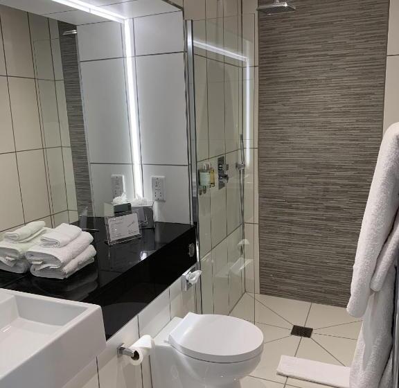 キングサイズベッドのスタンダードルーム, The Wheatsheaf Hotel, Sandbach