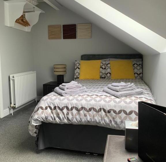 חדר מוזל מקלחת משותפת, Armada Guesthouse