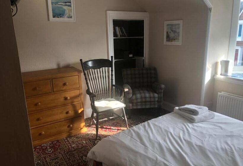 标准间, Strathallan B&b