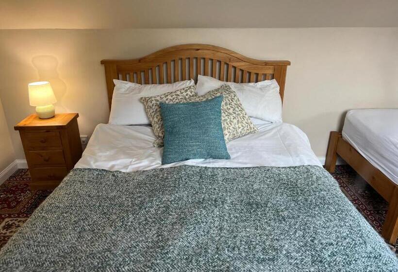 家庭间, Strathallan B&b