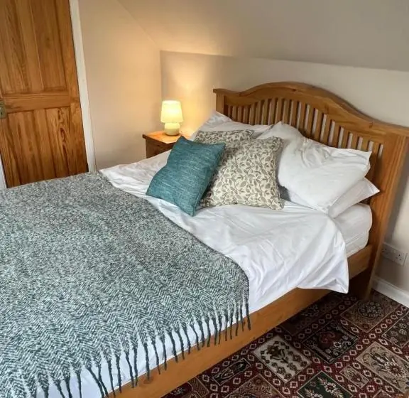 اتاق خانوادگی, Strathallan B&b