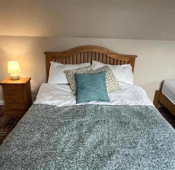 اتاق خانوادگی, Strathallan B&b