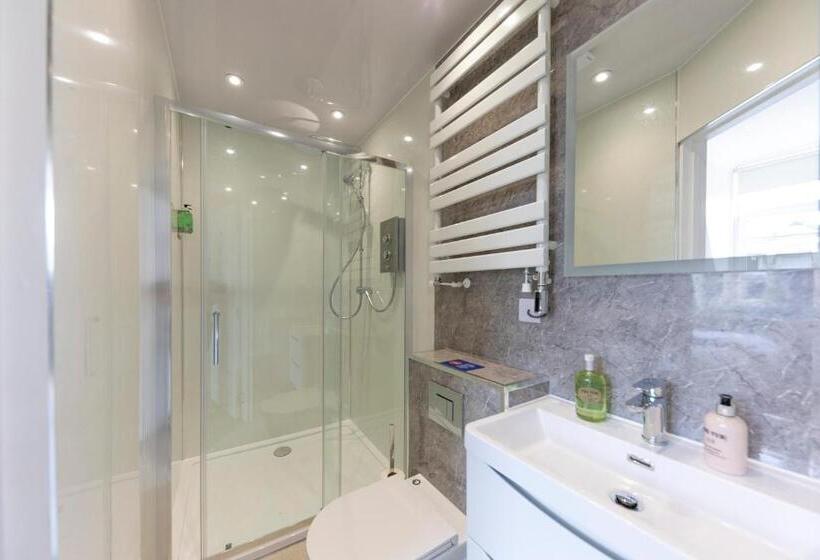 Классический Номер, Montague Guest House