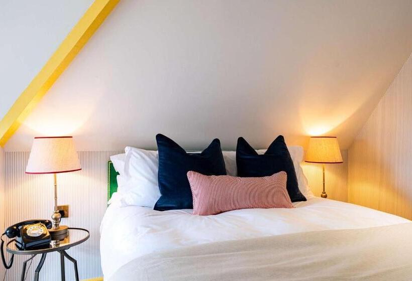 חדר בסיסי, The Canford