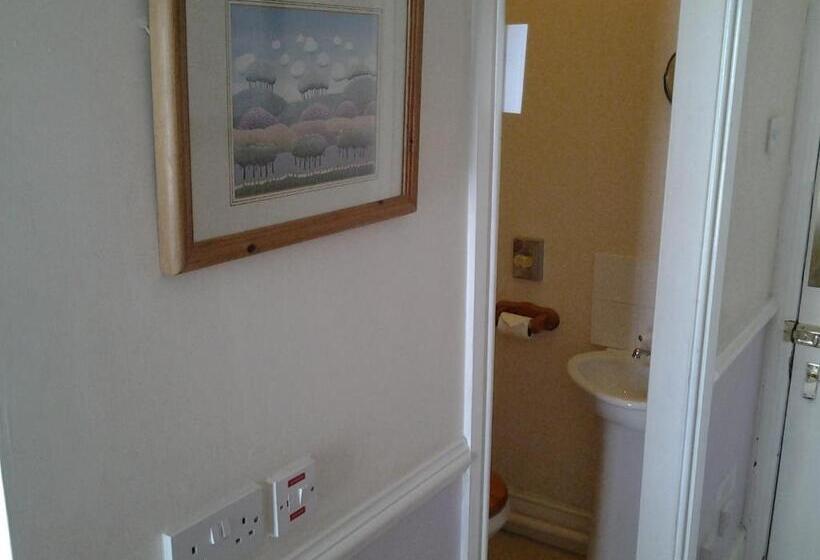 اتاق استاندارد یک نفره, No. 9 Guest House