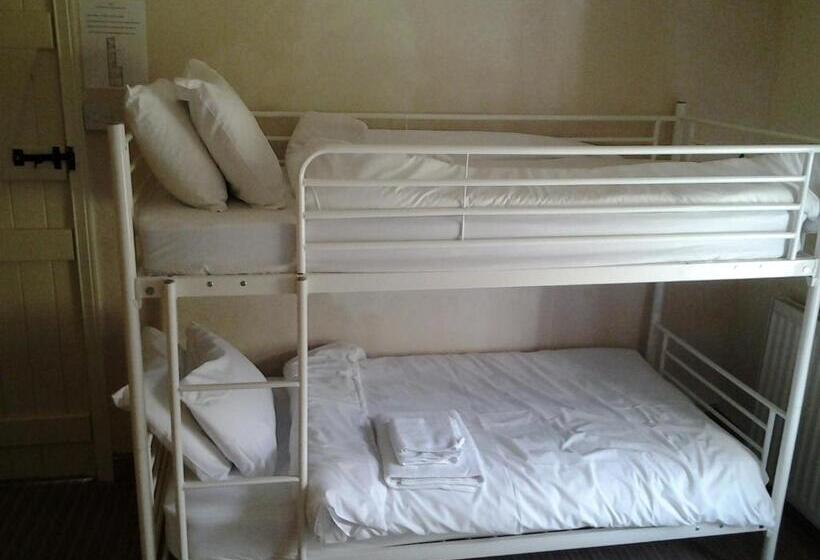 غرفة عائلية, No. 9 Guest House