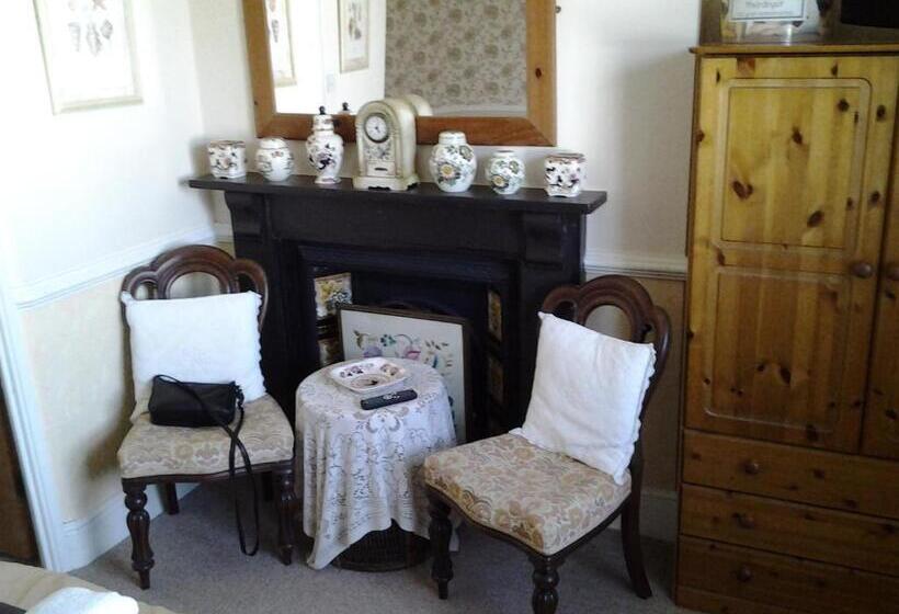 اتاق لوکس با تخت بزرگ, No. 9 Guest House