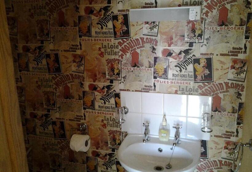 اتاق استاندارد, No. 9 Guest House