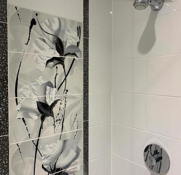 جناح عائلي, New Inn   Dorchester