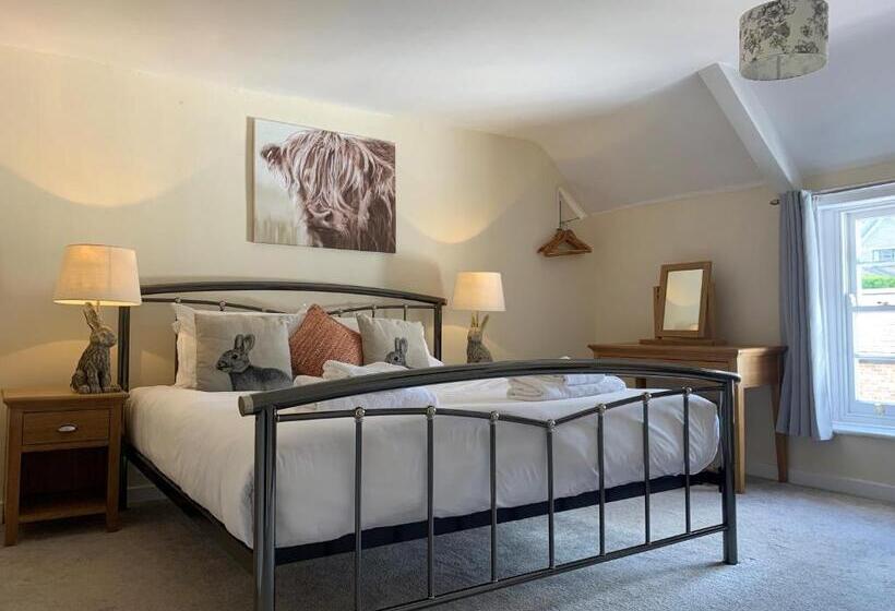 جناح عائلي, New Inn   Dorchester