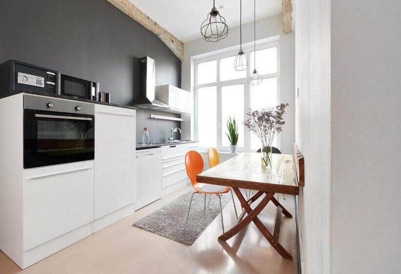 דירת חדר, Old Printing House