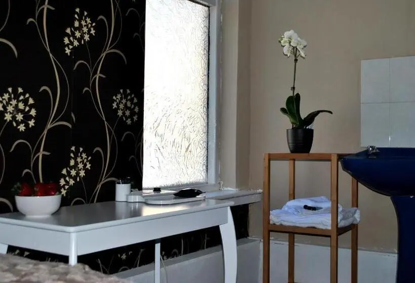 Standard Yhden Hengen Huone Jaettu Kylpyhuone, Amber Guesthouse