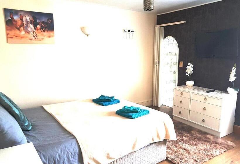 اتاق استاندارد, Amber Guesthouse