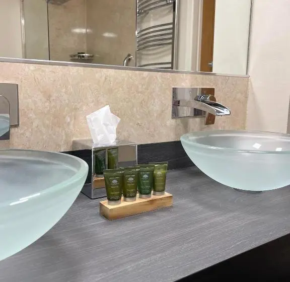 اتاق لوکس چهار تخته, Arrandale Lodge