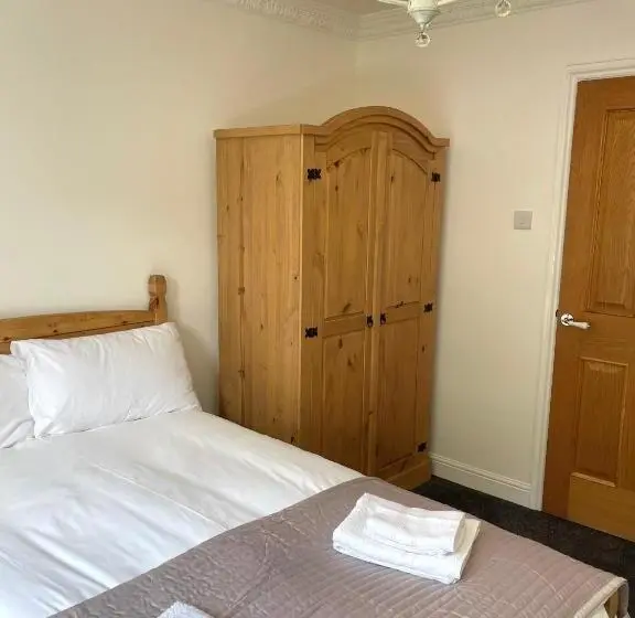اتاق اکونومی, Arrandale Lodge