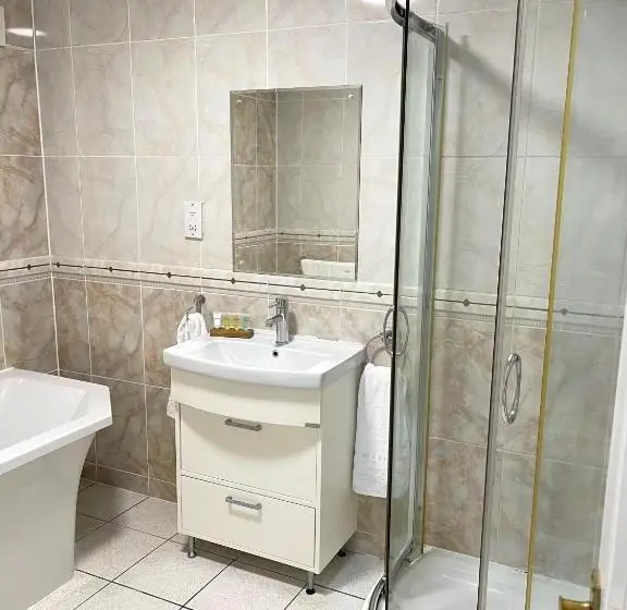 اتاق لوکس با تخت بزرگ, Arrandale Lodge