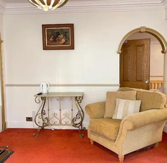 اتاق لوکس چهار تخته, Arrandale Lodge