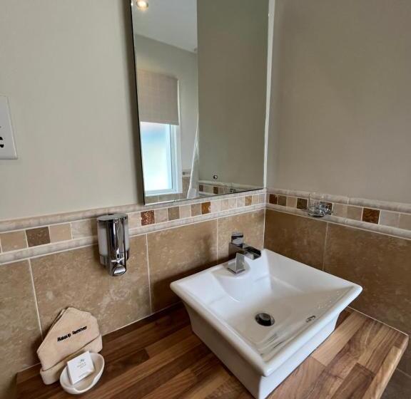 غرفة قياسية سرير كينج, Between The Bays Exclusively For Adults