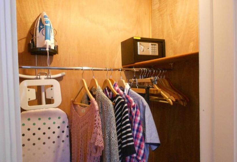 غرفة ديلوكس سرير كينج, Between The Bays Exclusively For Adults