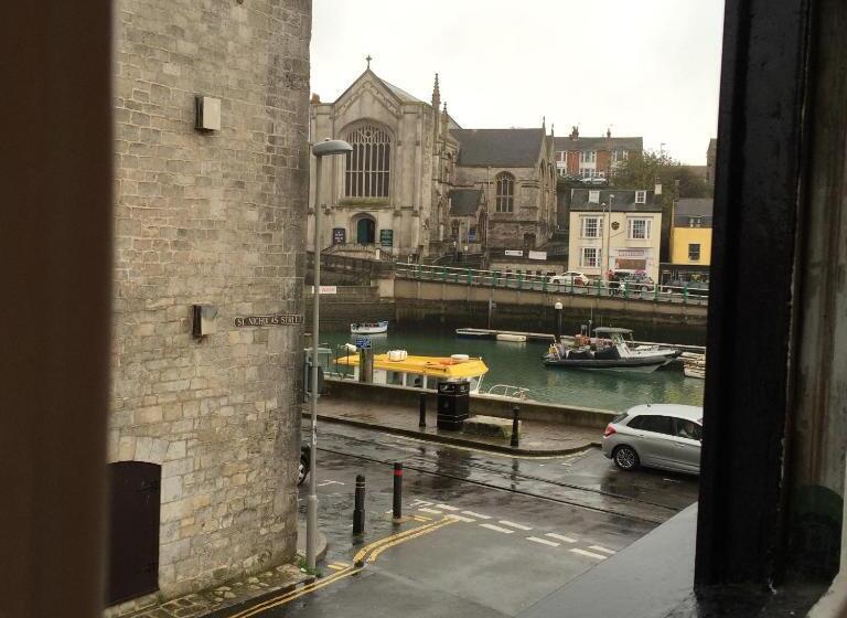 חדר סטנדרט לשלושה עם חדר אמבטיה משוף, Sailors Return Weymouth