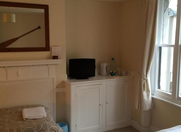 חדר סטנדרט לשלושה עם חדר אמבטיה משוף, Sailors Return Weymouth