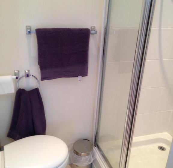 חדר סטנדרט יחיד, Sailors Return Weymouth