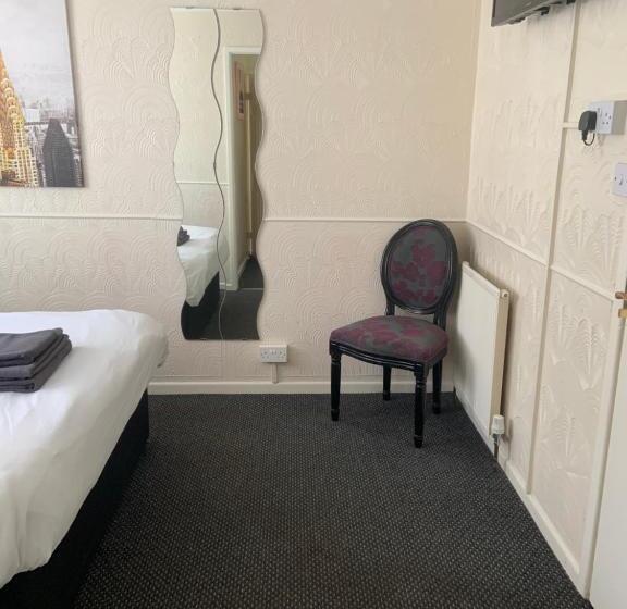 带2个卧室的套房, The Ascot