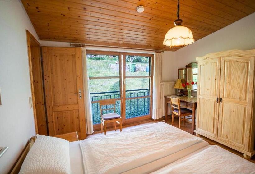 ガーデンビュースタンダードルーム, Zum Torkelhaus