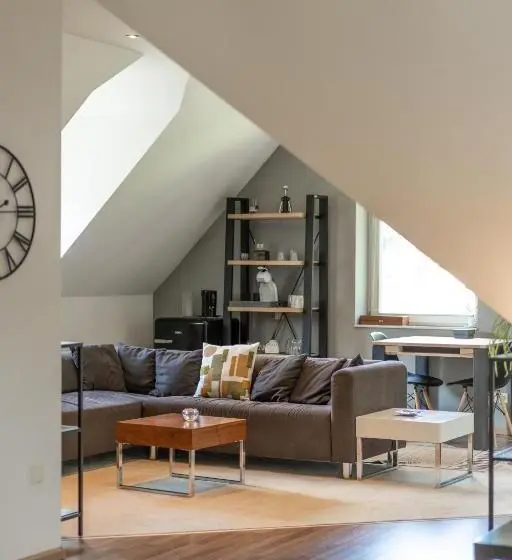デラックススイート, Villa Eltins