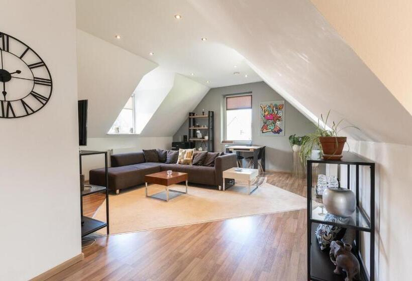 豪华套房, Villa Eltins