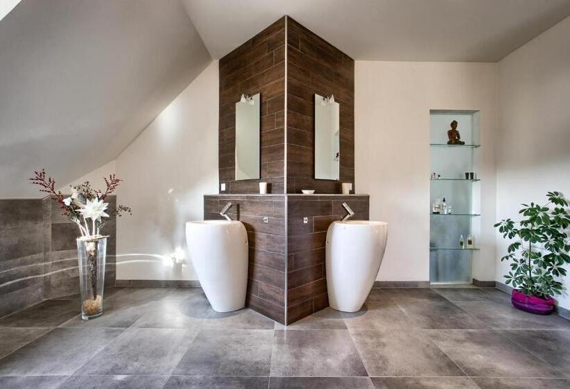 豪华套房, Villa Eltins