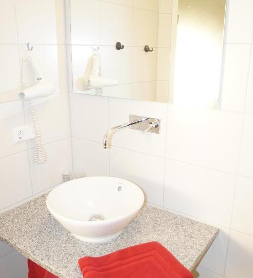 Quarto Estandar Individual, Gästehaus Adler