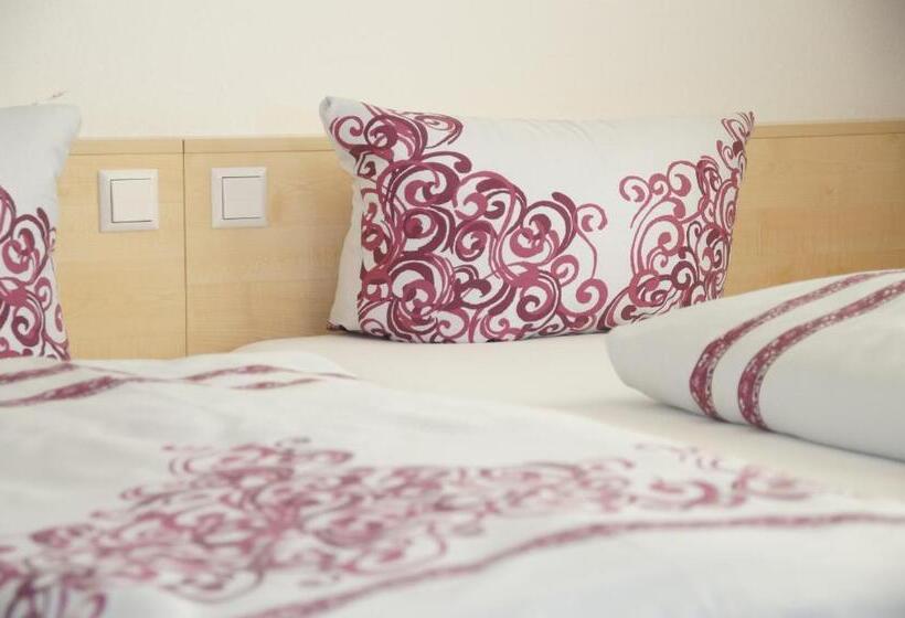 Quarto Estandar Individual, Gästehaus Adler