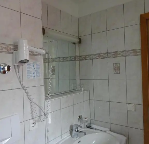 Standard Yhden Hengen Huone, Haus Hildegard