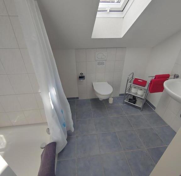 חדר סטנדרט לשלושה, Pension Grübel