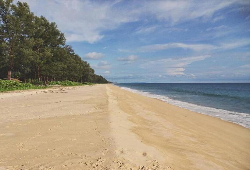 بنجلو قياسى, Thai Muang Resort