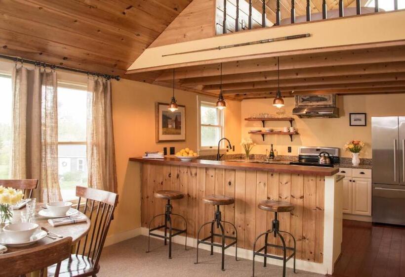 جناح غرفتين نوم, The Bradley Inn