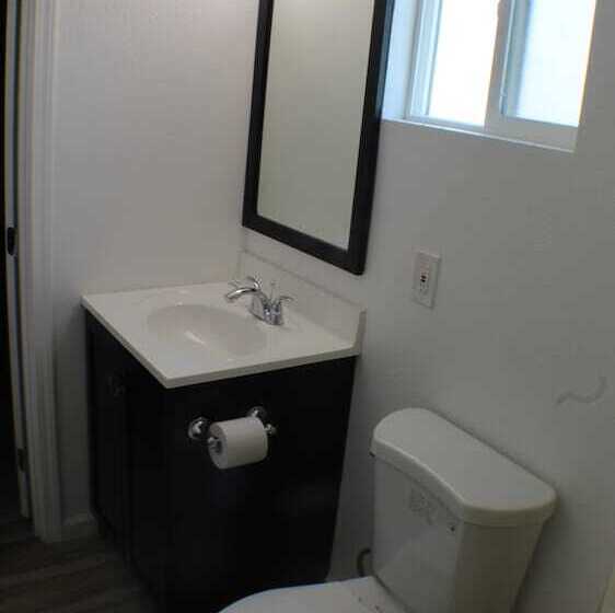 חדר סטנדרט, Aristocrat Motel